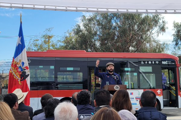 又一总统“亲自提车”丨智利总统加夫列尔•博里奇出席中通客车批量纯电动车交付仪式