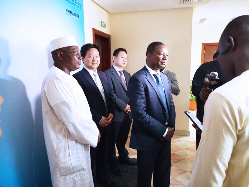 In 2019, Liu Wei, deputy general manager of Sinotruk, visited TOGUNA and accepted an interview with local Mali media after reaching a strategic cooperation.