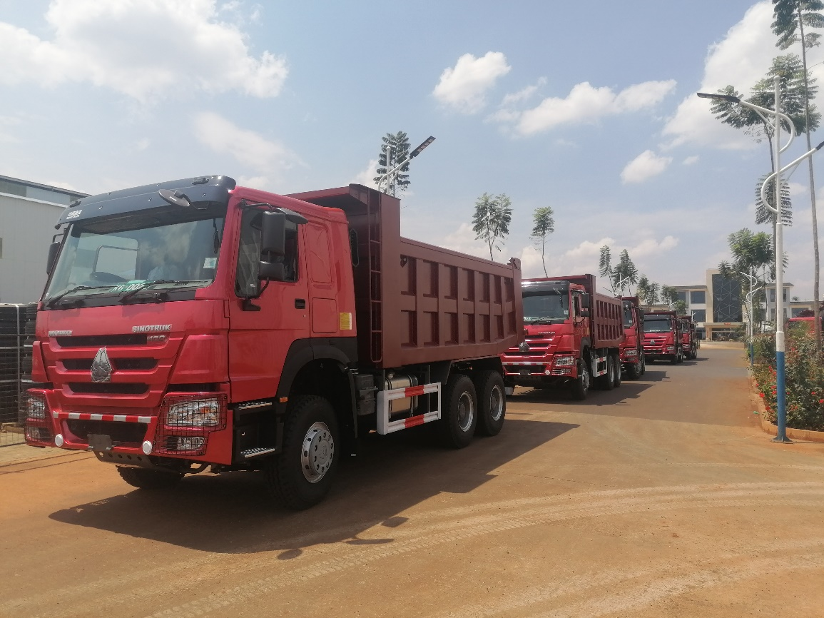 肯尼亚客户HOWO-7自卸车车辆交付