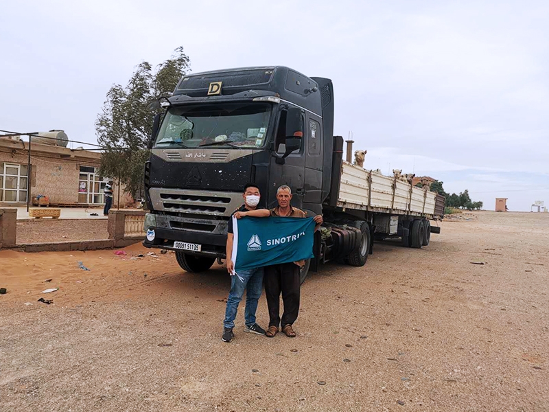 Met SINOTRUK tractor client by chance in Bechar,the truck has been running over one million kilometers.