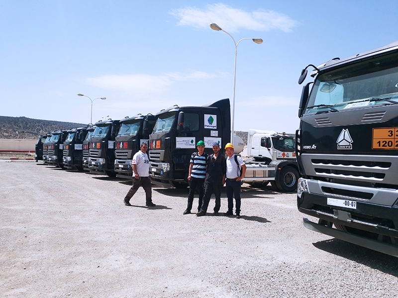 SINOTRUK team visits oil-transporting tractor client
