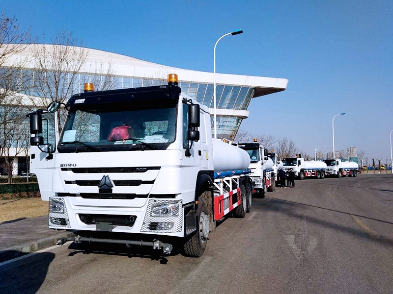 SINOTRUK won the UN bid of drinking water tanker, the delivering site at Chinese port.