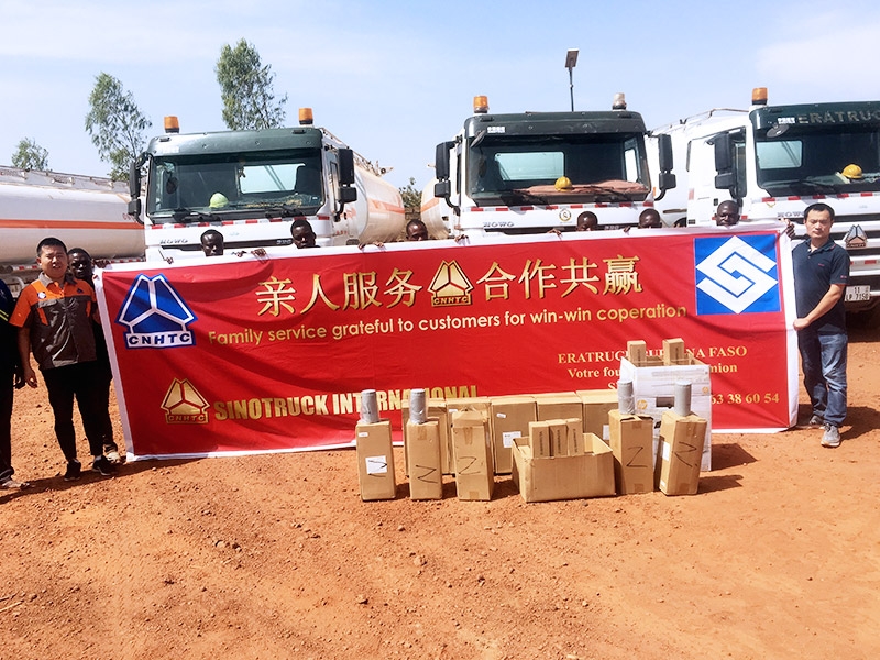 SINOTRUK and ERATRUCK visited local customers to supply service guidance and free parts. SINOTRUK 