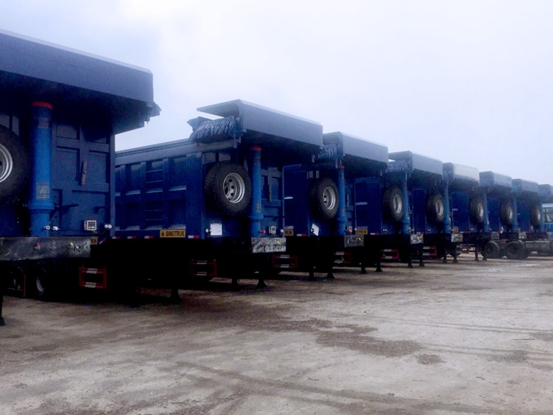 According to local grain company customer's requirements, SINOTRUK specially designed grain transport dump semi-trailer with good sealing performance and high load capacity, which can be lifted without tractor.