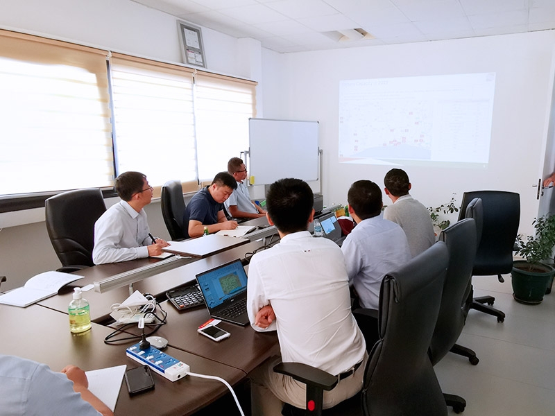 Exchange meeting between SINOTRUK and the largest local Chinese-funded logistics company.