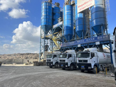 Following up the projects of Chinese-funded enterprises in Egypt, SINOTRUK SITRAK helps Egypt's first dry-mix mortar station