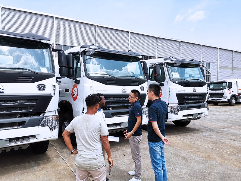 SINOTRUK technicians found the defects and repaired the trucks, sending the quality feedback to Quality Department and return the results to customers.