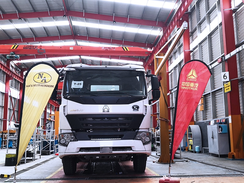 The SINOTRUK truck assembled in Ethiopia CKD factory, improving the localization and manufacturing of Ethiopia commercial vehicles.