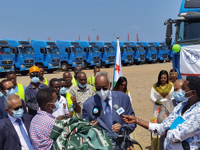 After a long period of hard work, Sinotruk defeated European and American brands and successfully won the bid for a 150-unit tractor project, serving the cross-border transportation from Djibouti to Ethiopia.