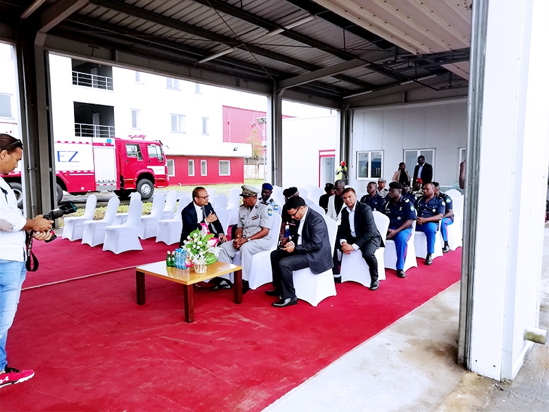 Sinotruk fire trucks were delivered successfully, the director general of Gabonses Fire Administration attended and did ribbon-cutting for the ceremony.