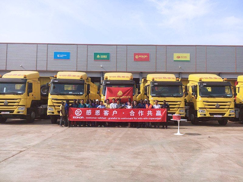 中国重汽矿运车辆批量交付用户，同时开启新的服务征程