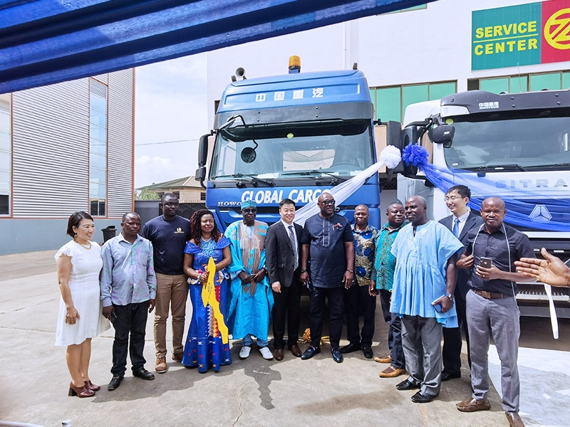 Manufacturer representatives and dealer ZONDA held a vehicle delivery ceremony for major customers, contributing to local economic construction and customer development.