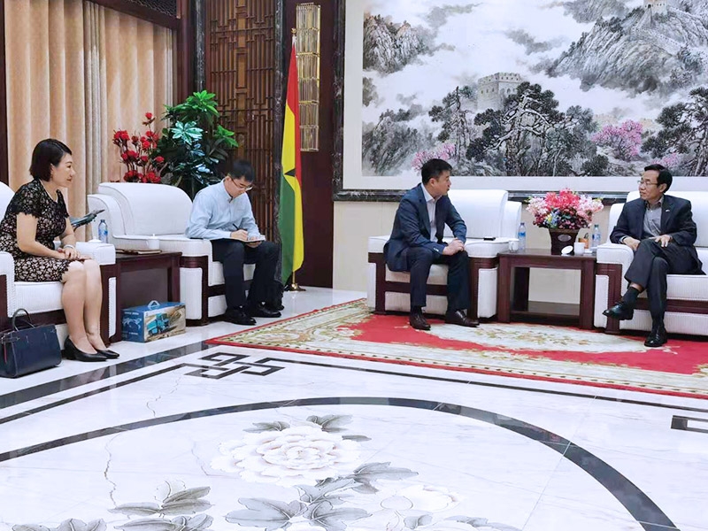 Les représentants du fabricant et le consessionnaire ZONDA ont rendu visite à Son Excellence Wang Shiting, l'ambassadeur de Chine au Ghana