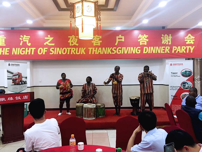 The distributor SMCE held a customer appreciation event and was performing a local music performance, which was very popular.