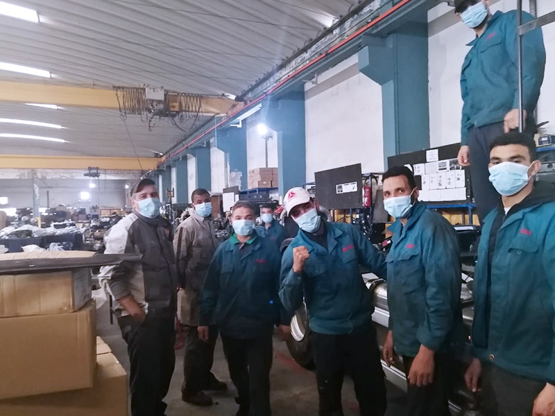 Les travailleurs de l'usine d'assemblage de SITRAK ont continué à travailler pendant l'épidémie pour assurer l'avancement de l'assemblage des véhicules.