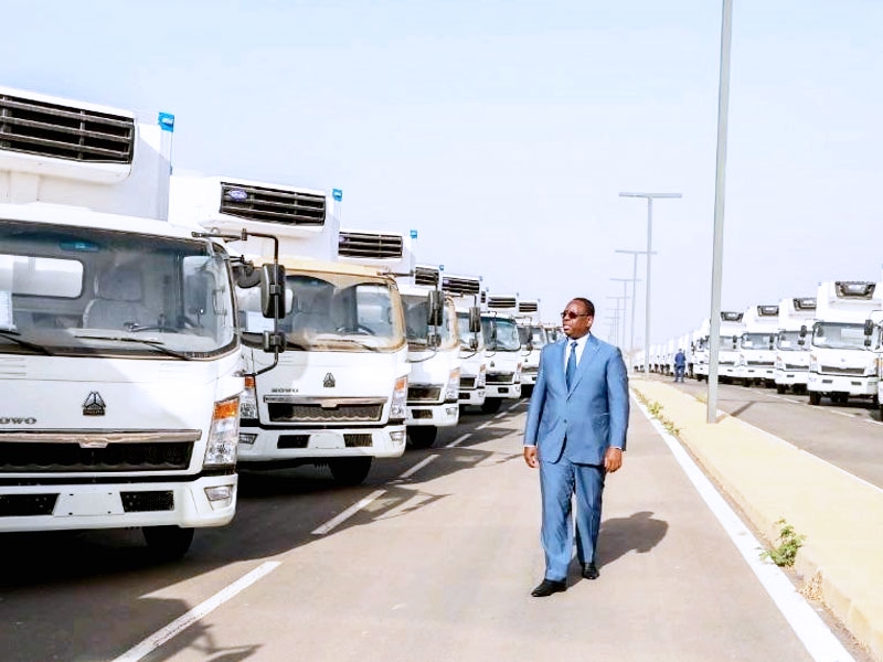 塞内加尔总统马基·萨勒（Macky Sall）参加中国重汽集团国际有限公司塞内加尔冷藏车项目的交车仪式。