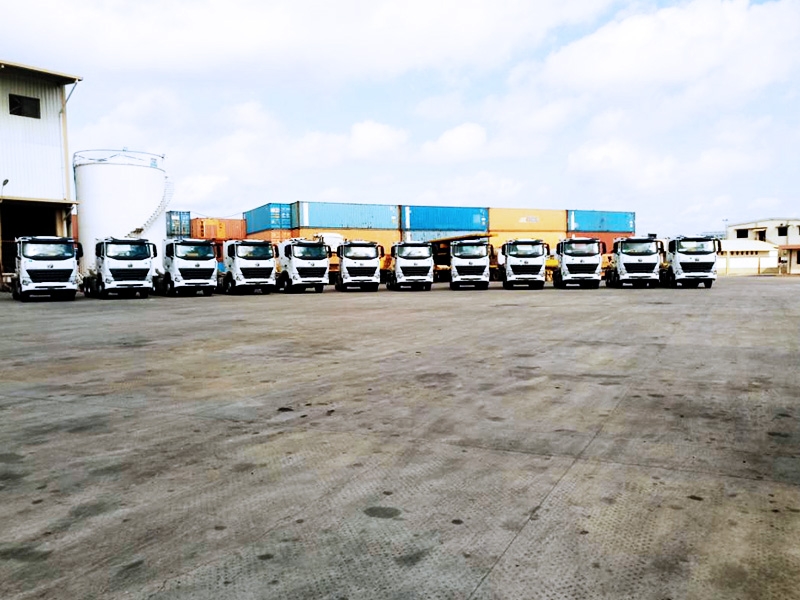 Glimpse of Tanzania Road Haulage LTD(1980),Line up for loading,the strongly and long terms cooperation parters,almost 400 trucks bought from SINOTRUK since 2007.