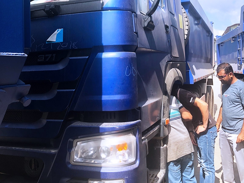 PDI checking-Before trucks delivery, checking the engine oil, gearbox oil, axle lubricating oil,and the hydraulic oil of all the trucks,to ensure the vehicles in good condition and then deliver the trucks to the customer.
