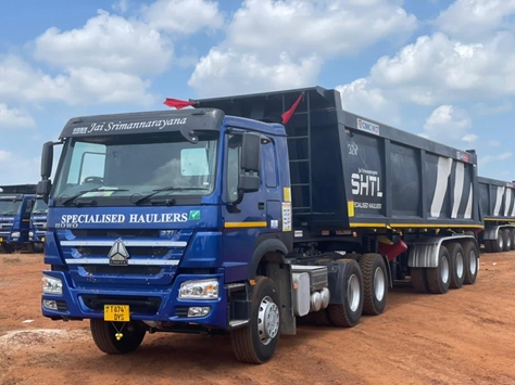 Specialized Hauliers Ltd equipped with a reliable and durable HOWO fleet transports building materials, coal, and ore, contributing to the development of the construction industry in Tanzania (Specialized Hauliers Ltd