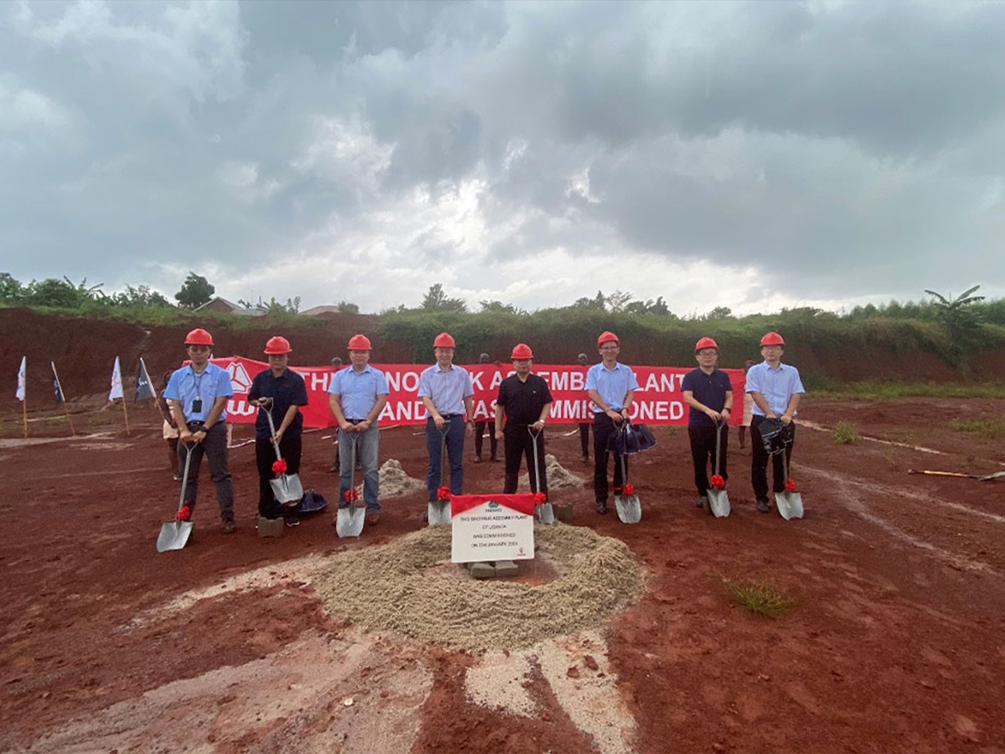 Lan Junjie, Zhao Hejun, and Zhao Xiangzhen together with the Uganda office participated in the groundbreaking ceremony of the dealer's DOUBLE Q assembly plant in January 2023