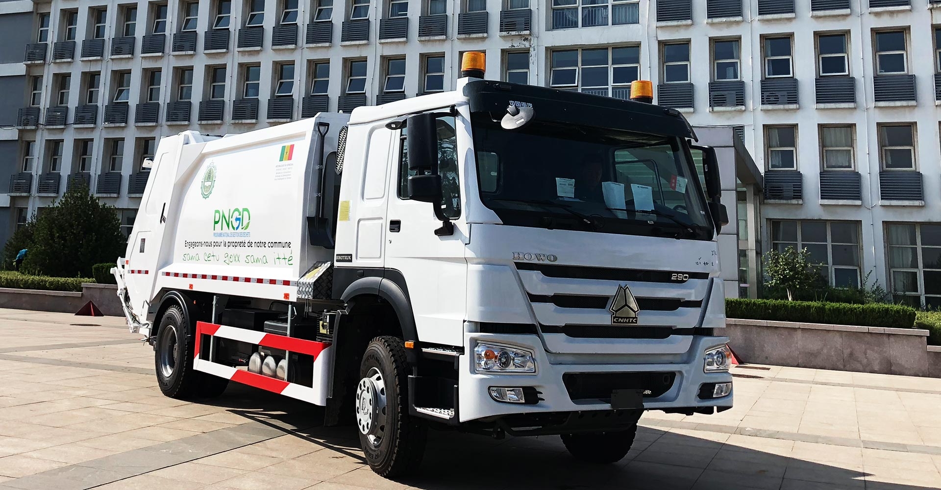 HOWO 7 6X4 GARBAGE COMPACTOR TRUCK