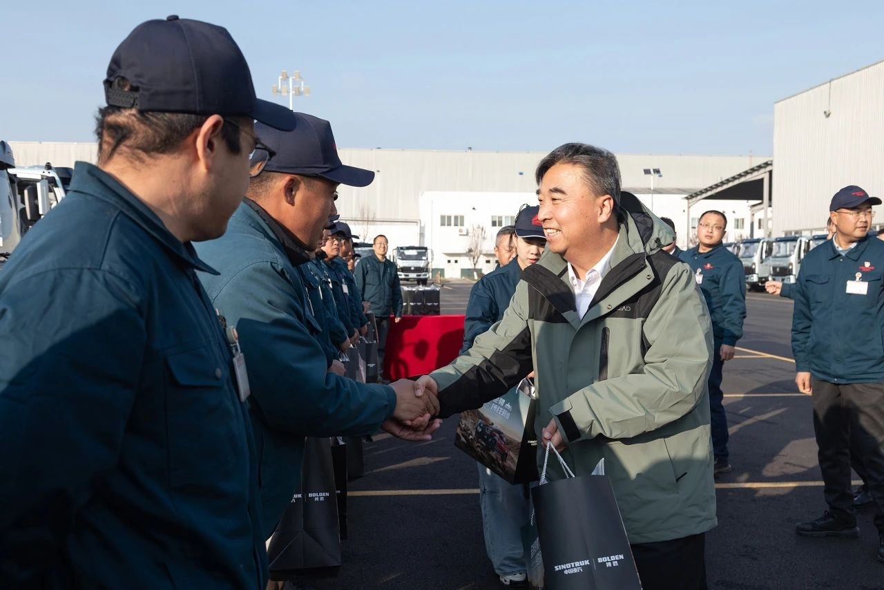 Ye Jianjun Visied the Production Frontline of SINOTRUK to Conduct Research and Offer Care